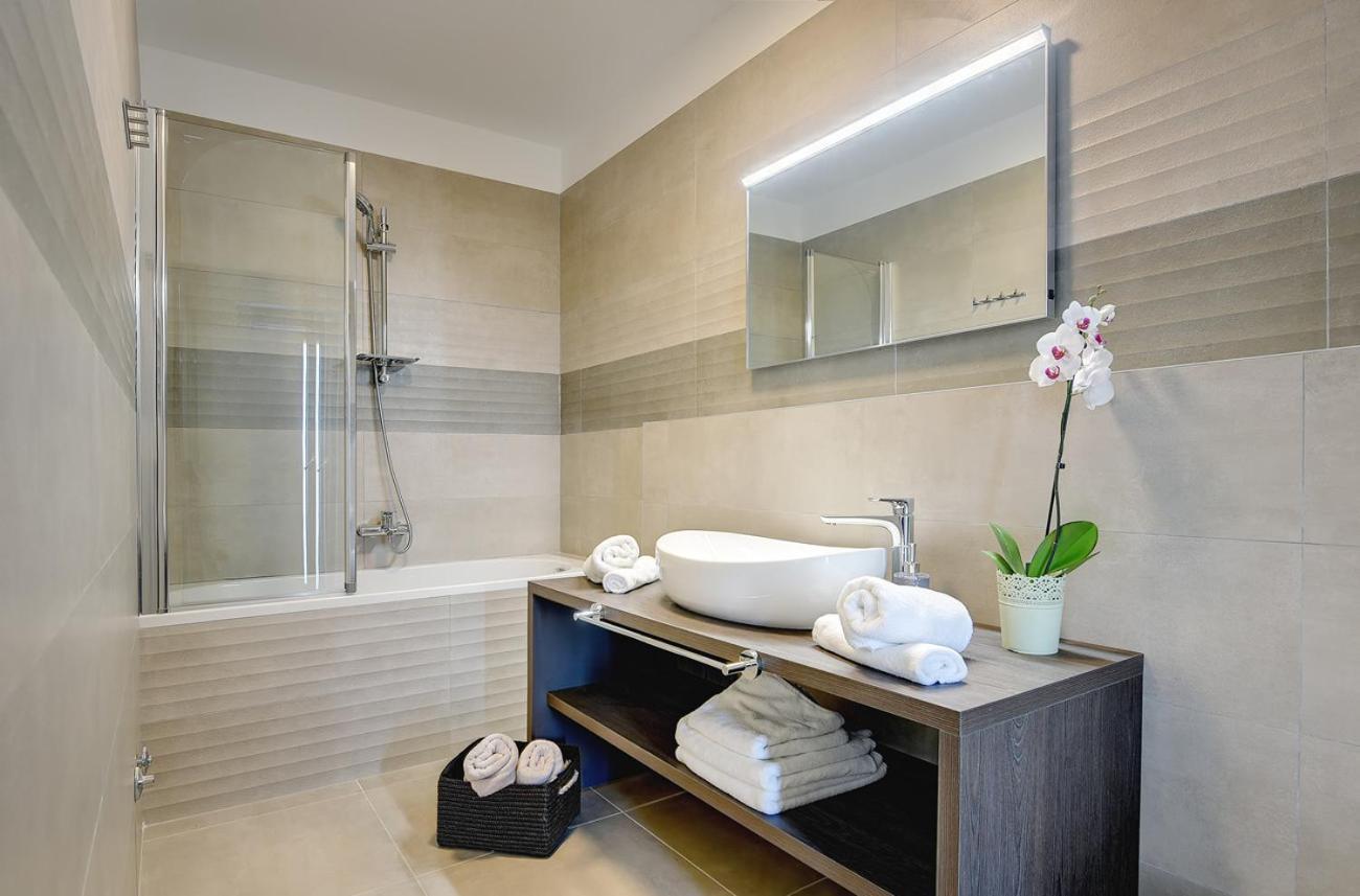 Villa Ula In Pula With Heated Pool And Sauna Zewnętrze zdjęcie