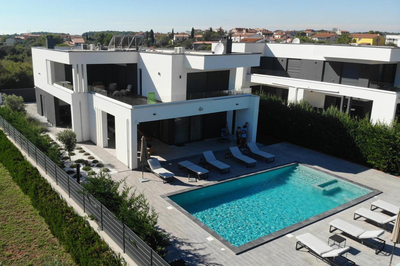 Villa Ula In Pula With Heated Pool And Sauna Zewnętrze zdjęcie
