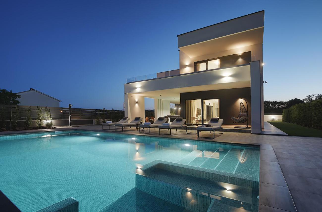Villa Ula In Pula With Heated Pool And Sauna Zewnętrze zdjęcie