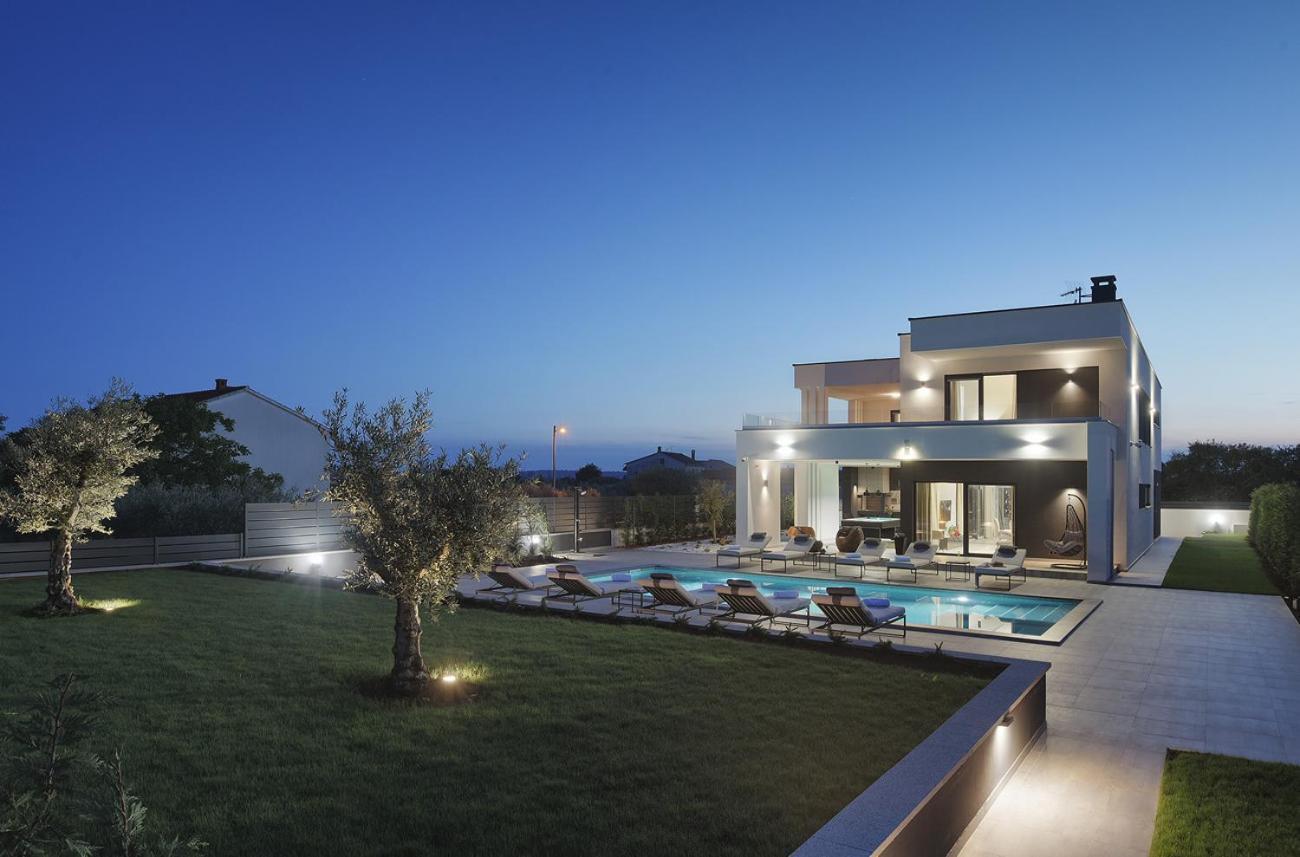Villa Ula In Pula With Heated Pool And Sauna Zewnętrze zdjęcie