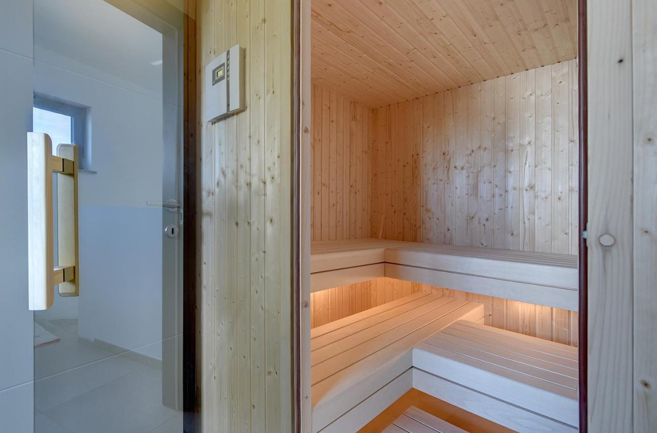 Villa Ula In Pula With Heated Pool And Sauna Zewnętrze zdjęcie